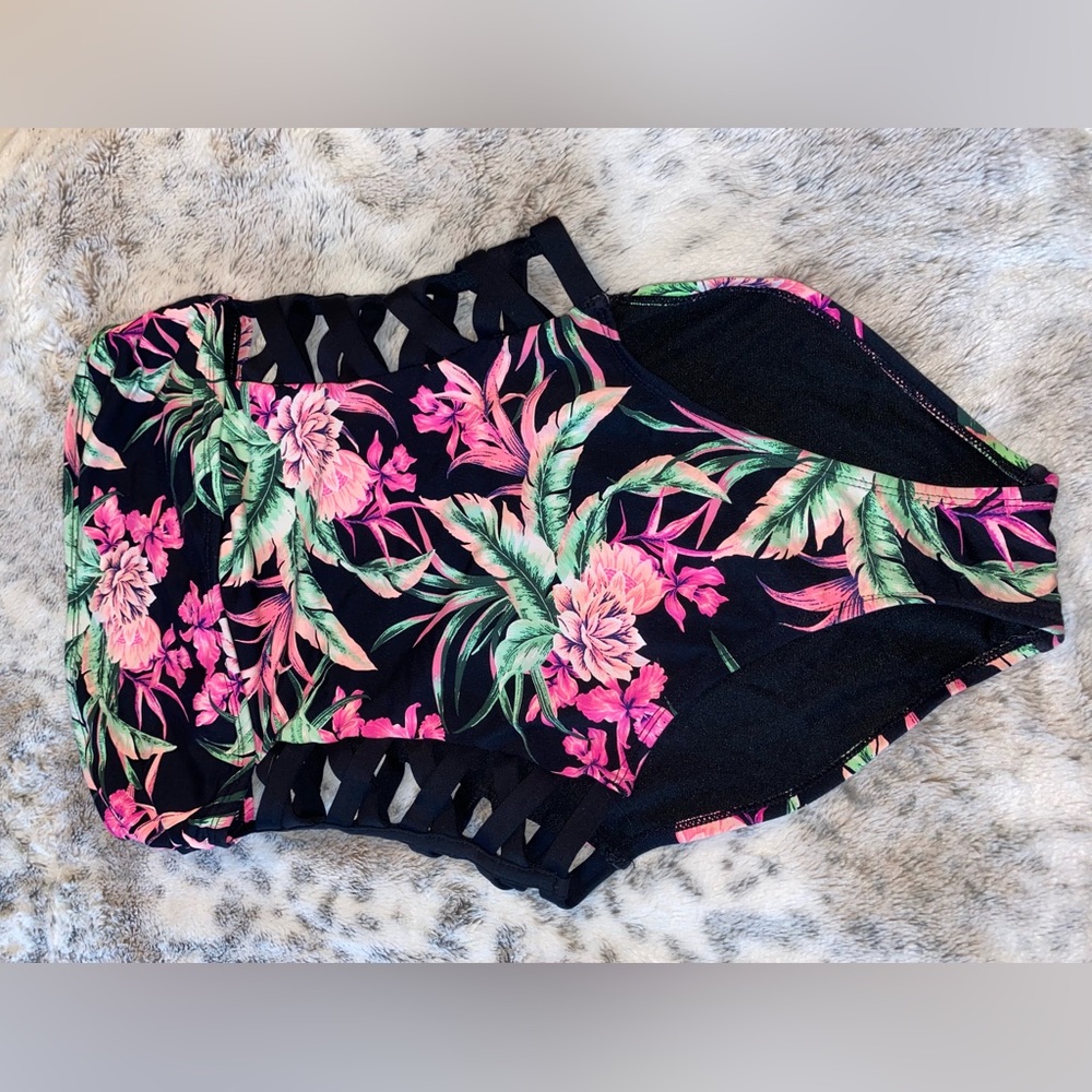 Strapless, One piece Swimsuit